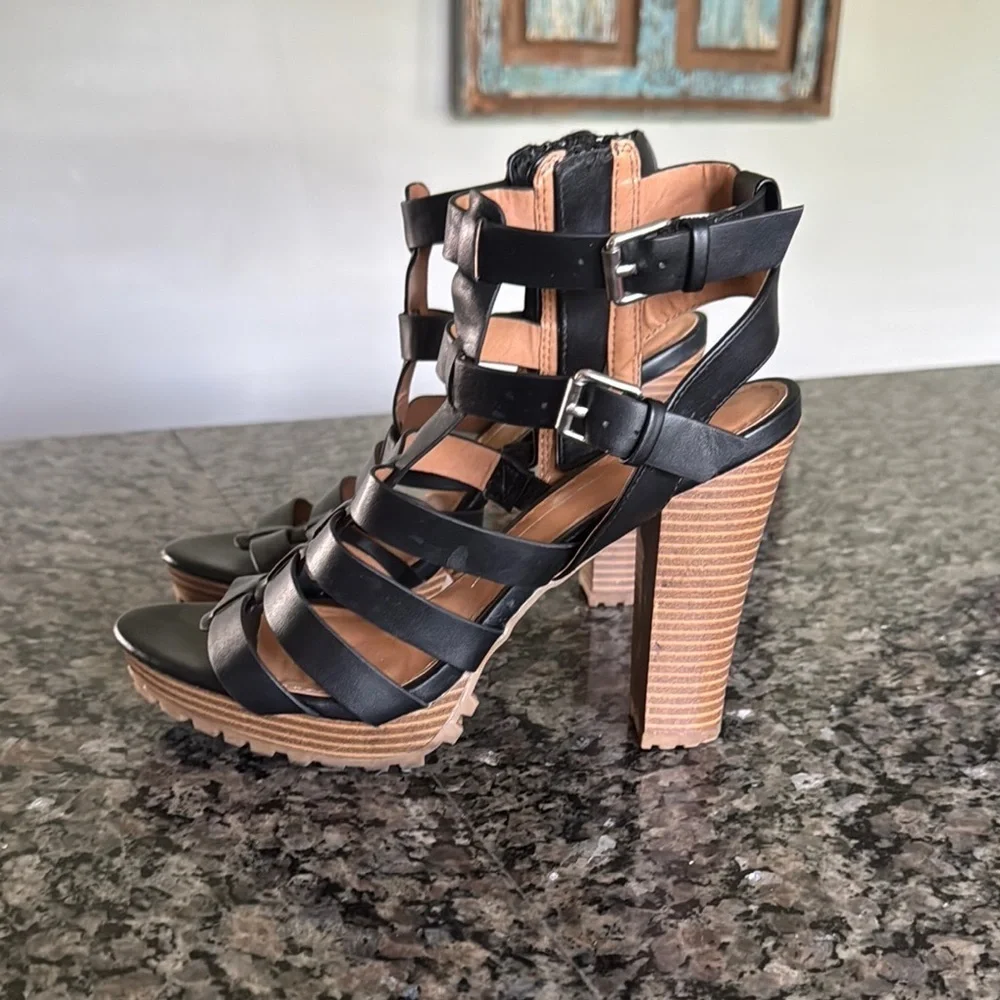 Report Black and Tan Platform Heels with Strappy Design EUC 8.5